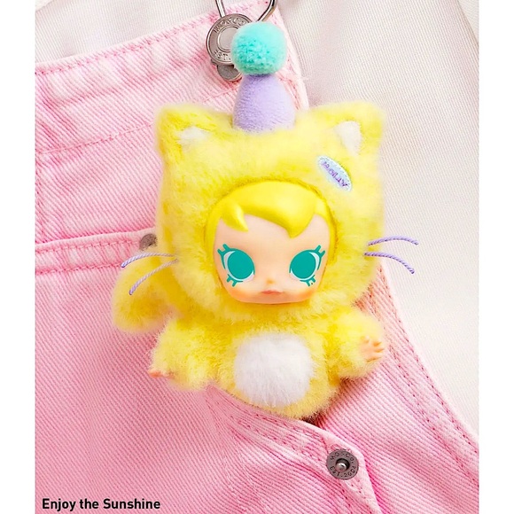 Pop Mart Molly Pocket Friends Enjoy the Sunshine Plush Pendant New w/ Box & Card - Picture 1 of 3